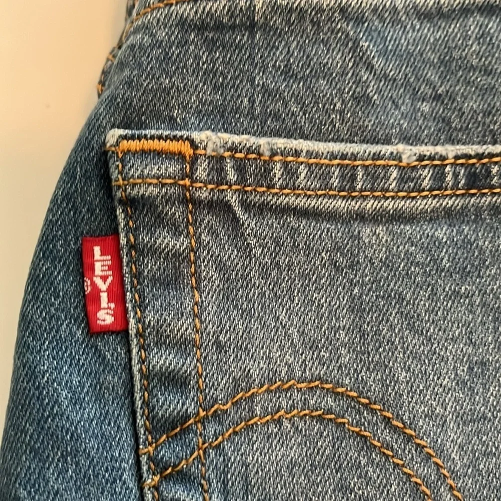 Levi’s Ribcage Shorts High Rise Size 31